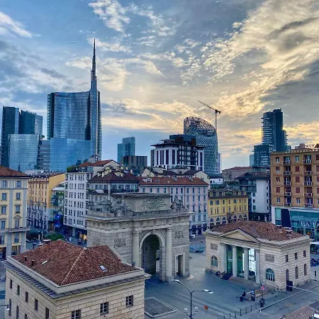 #private In Brera District Проживание в семье
